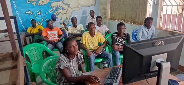 Creole team in comunity checking 2 Creole team in comunity checking 2